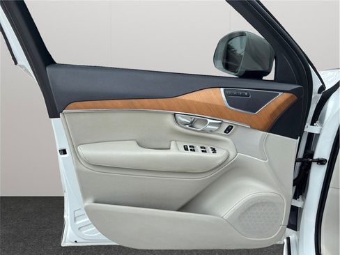 Used 2021 Volvo XC90 T6 Momentum image 21