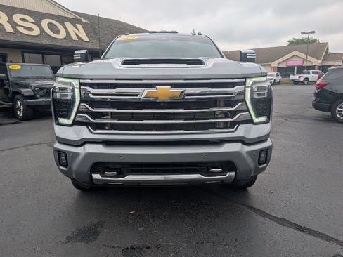 Used 2024 Chevrolet Silverado 3500 4x4 Crew Cab High Country image 3