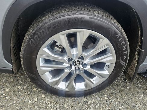 Used 2021 Toyota Highlander Limited image 9