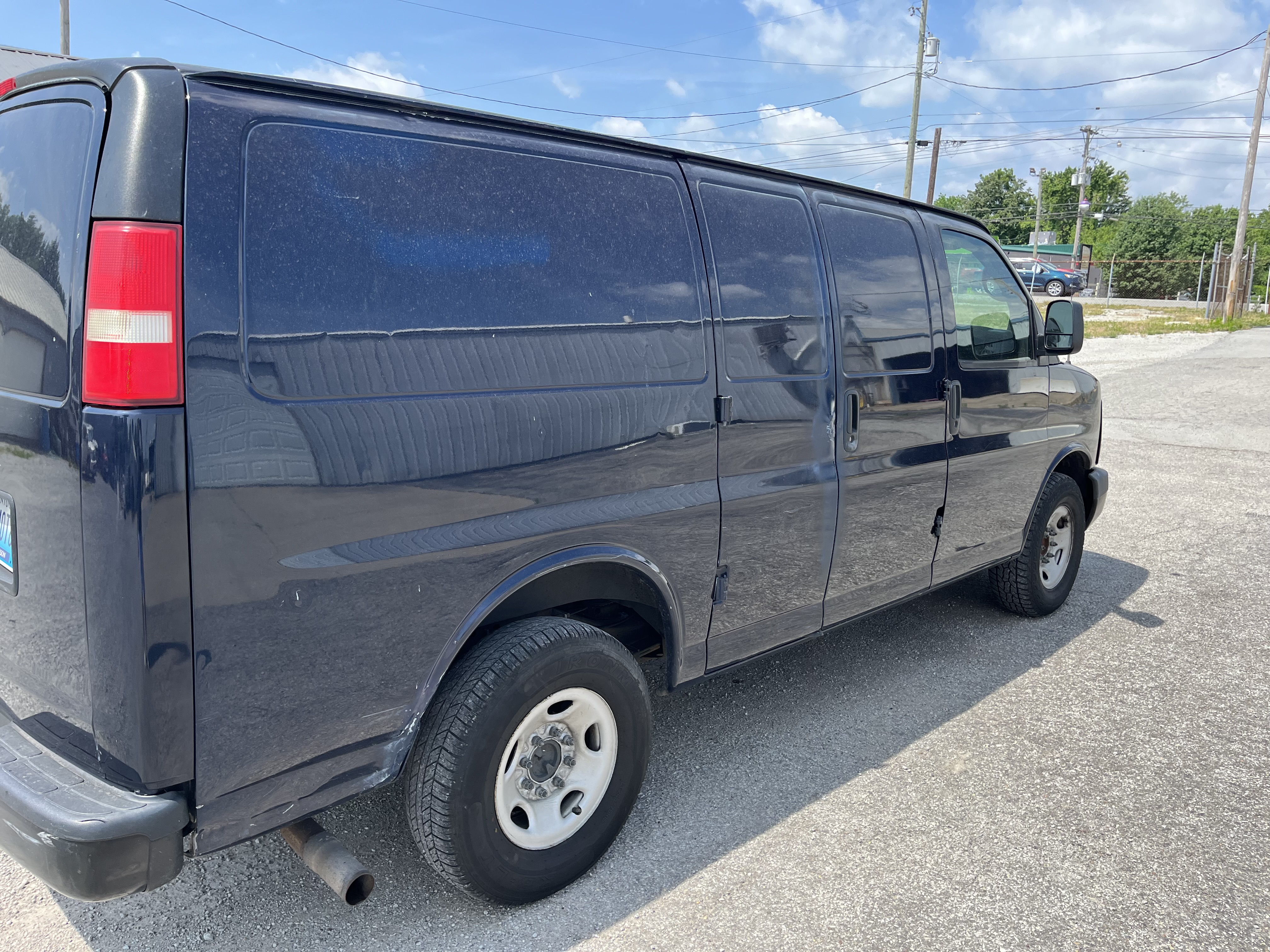 Used 2013 Chevrolet Express 2500 RWD image 2