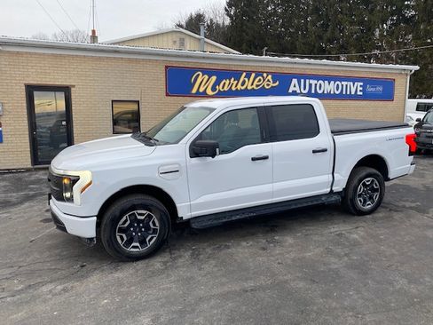 Used 2022 Ford F150 Lightning Lightning XLT image 2