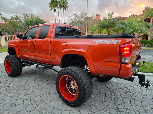 Used 2017 Toyota Tacoma TRD Sport image 7