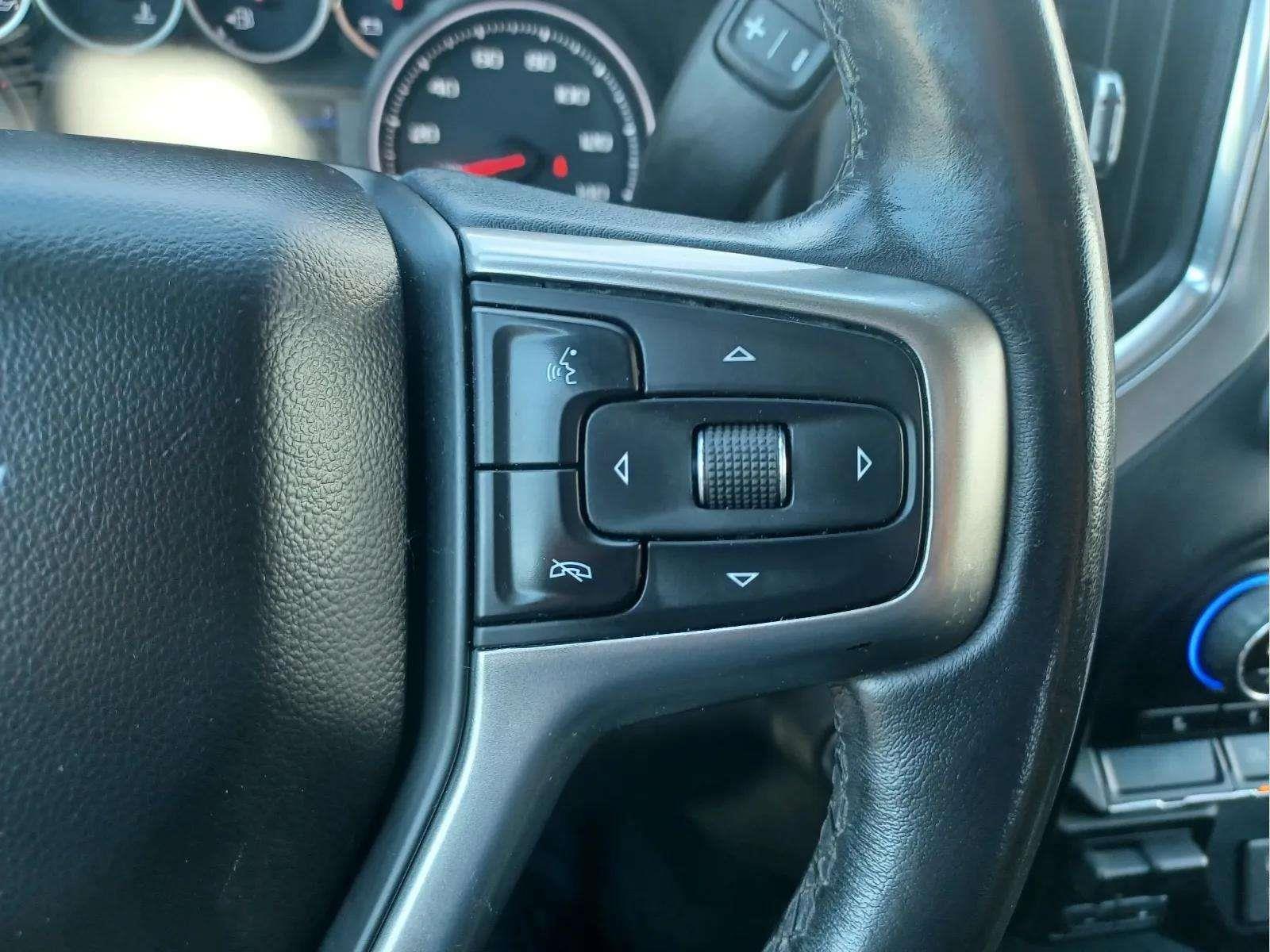 Used 2021 Chevrolet Silverado 1500 4x4 Crew Cab LT image 18