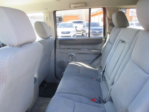 Used 2006 Jeep Commander Sport image 7