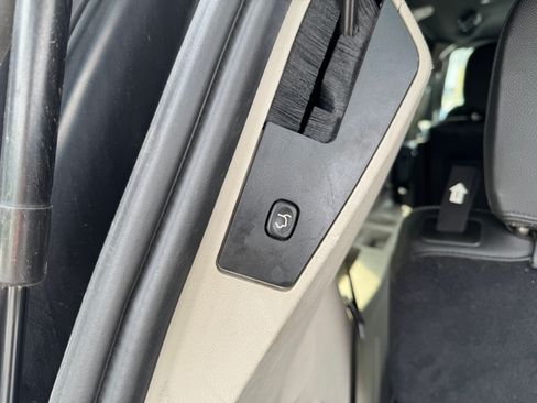 Used 2020 Dodge Grand Caravan SXT FWD image 14