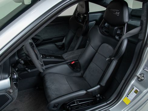 Used 2018 Porsche 911 GT2 RS image 15