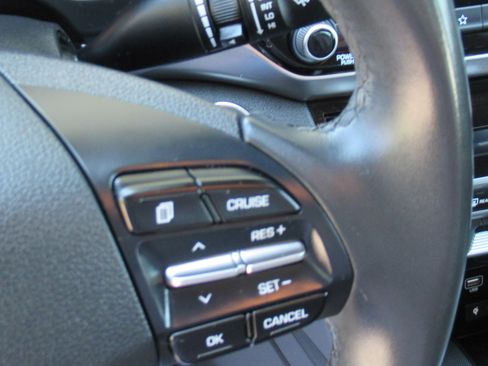 Used 2019 Hyundai Elantra Limited Sedan FWD image 22