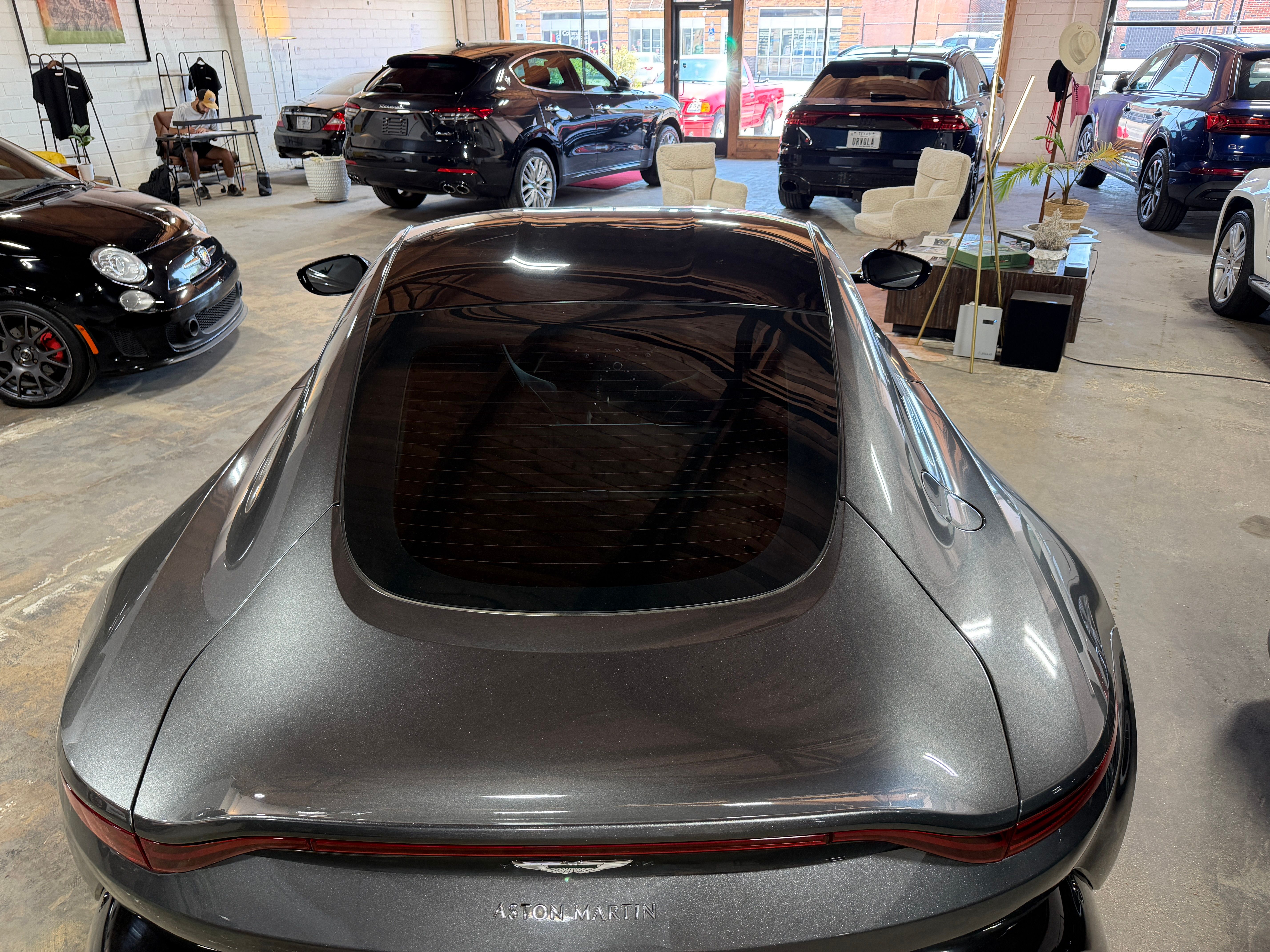 Used 2019 Aston Martin V8 Vantage Coupe RWD image 16