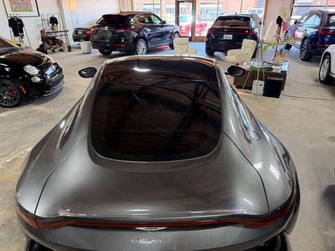 Used 2019 Aston Martin V8 Vantage Coupe RWD image 16
