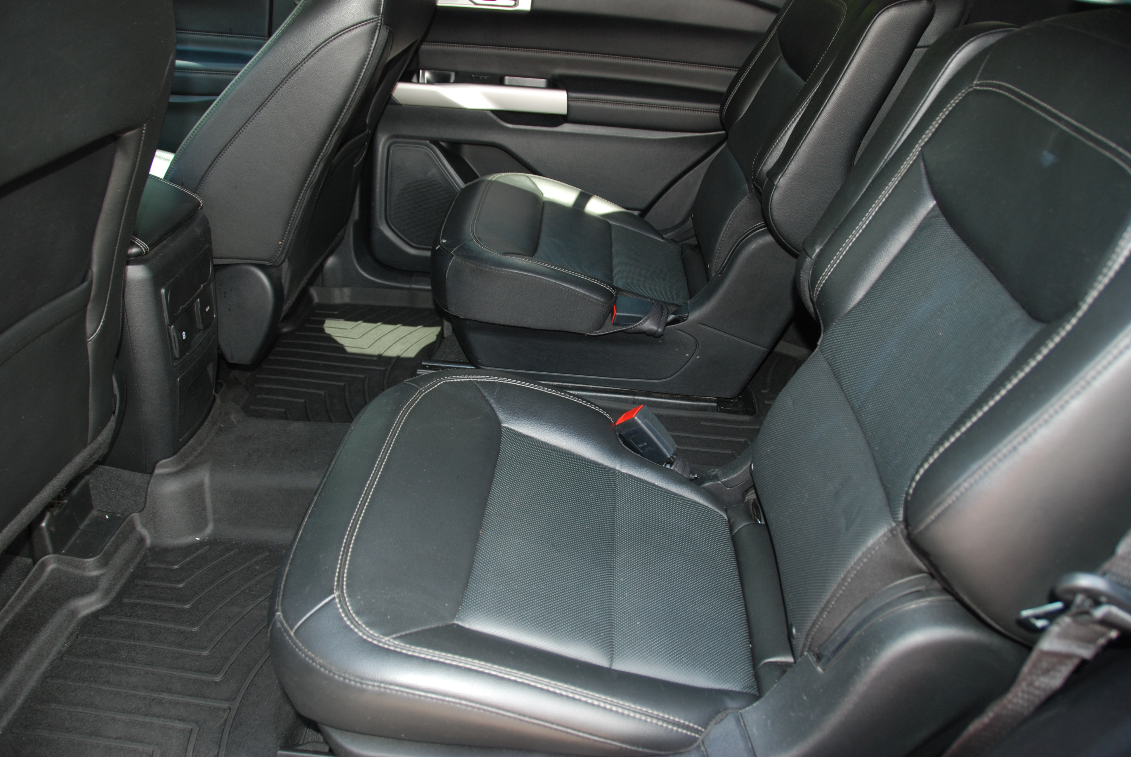 Used 2022 Ford Explorer 4WD Limited image 13
