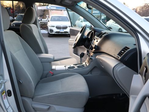 Used 2013 Toyota Highlander LE Plus image 16