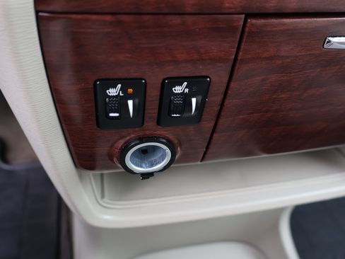 Used 2013 Toyota Sienna XLE image 29