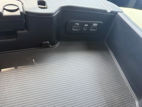Used 2018 RAM 1500 4x4 Crew Cab ST image 15