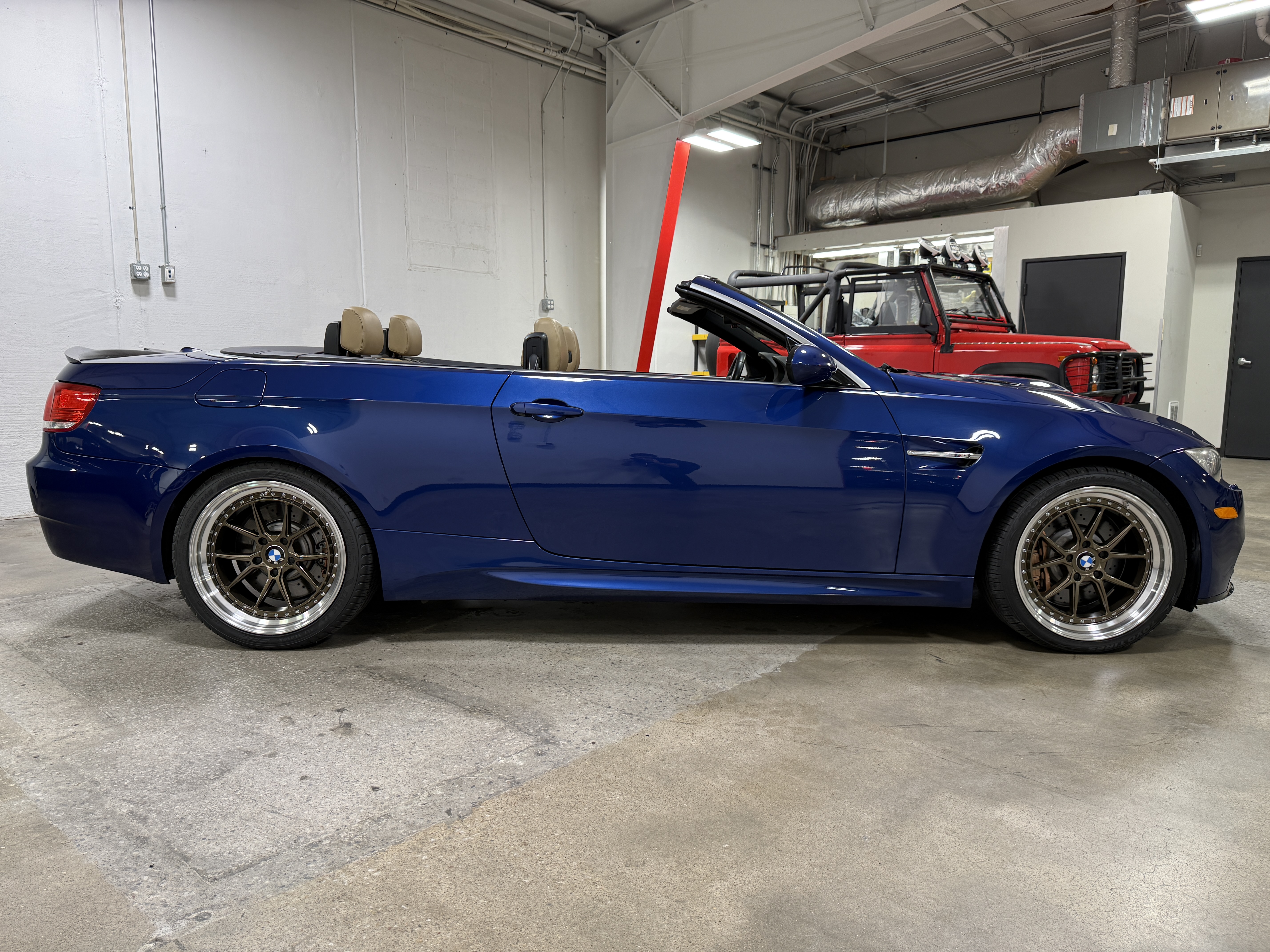 Used 2009 BMW M3 Convertible RWD image 3