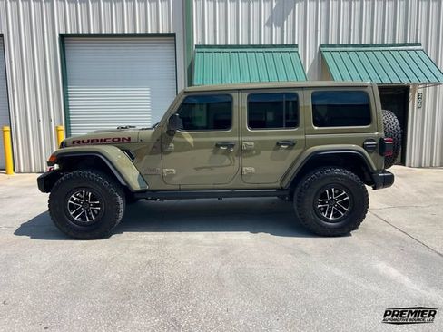 Used 2025 Jeep Wrangler Unlimited Rubicon AWD/4WD image 5