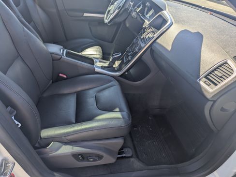 Used 2015 Volvo XC60 T6 Premier Plus image 9