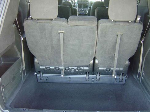 Used 2014 Dodge Grand Caravan SE image 12