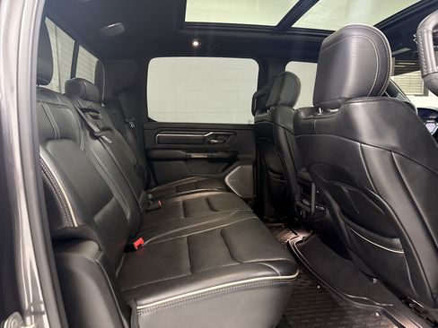Used 2019 RAM 1500 4x4 Crew Cab Limited image 8
