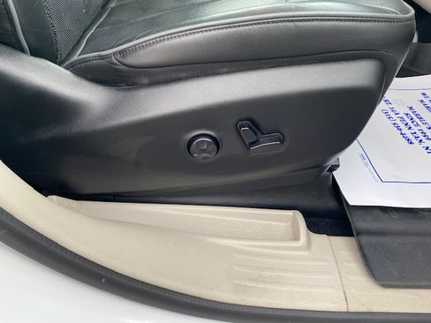Used 2018 Chrysler Pacifica Limited image 12