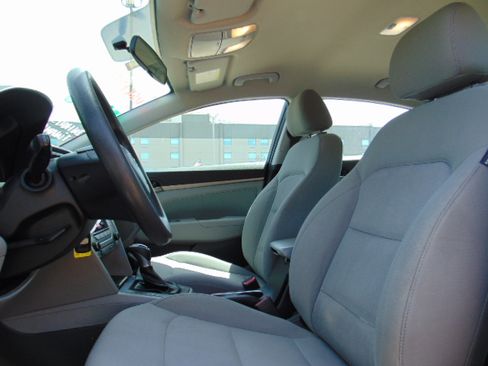 Used 2018 Hyundai Elantra SEL image 12