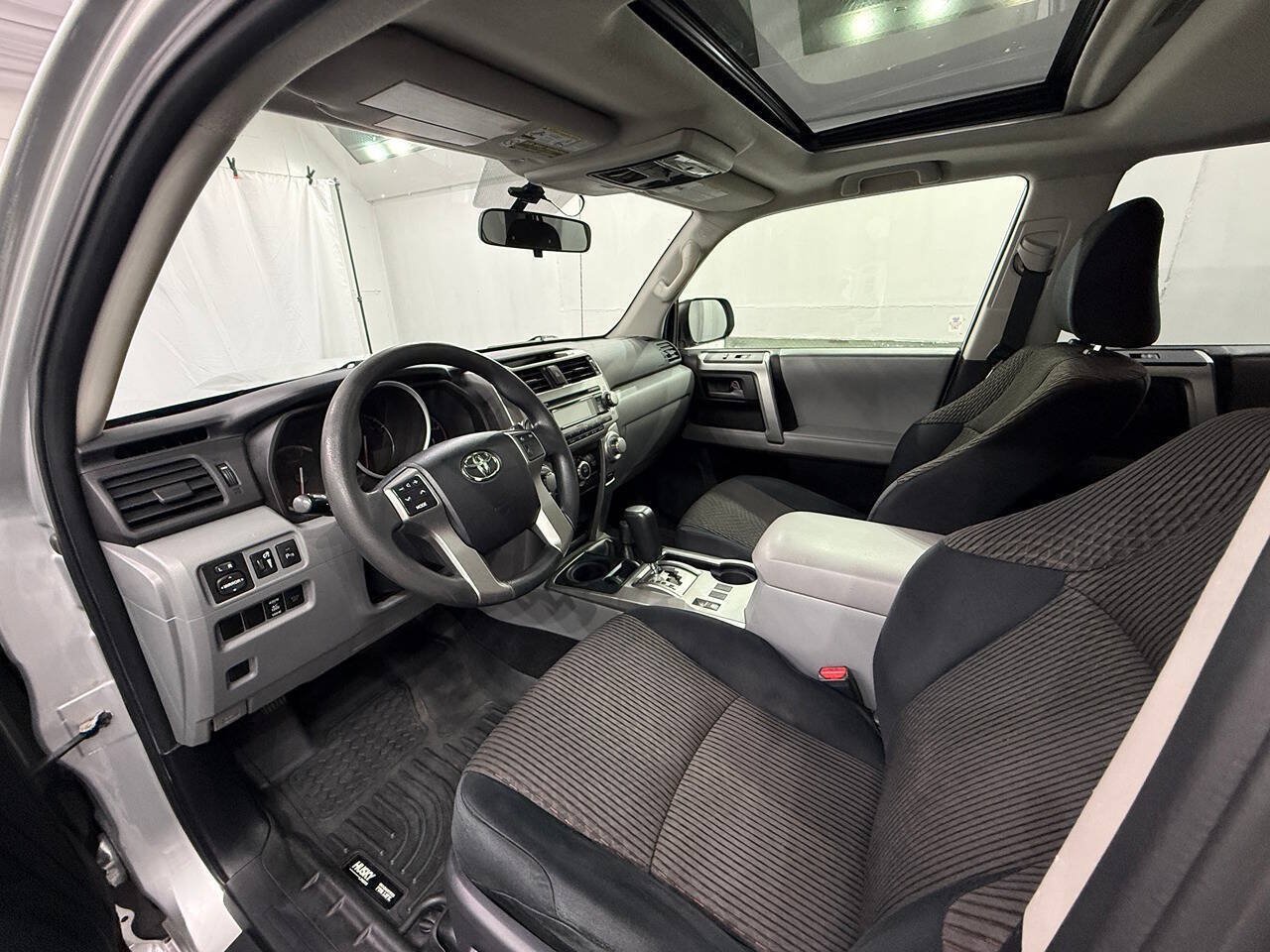 Used 2011 Toyota 4Runner SR5 w/ Convenience Pkg AWD/4WD image 13