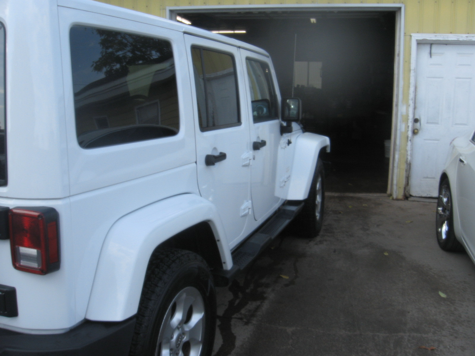 Used 2015 Jeep Wrangler 4WD Unlimited Sahara image 4