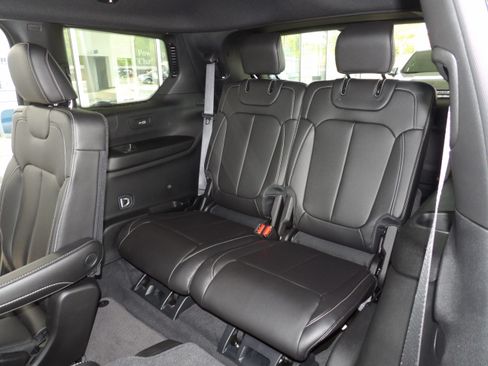 Used 2025 Jeep Grand Cherokee L Limited image 20