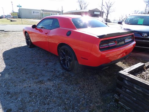 Used 2021 Dodge Challenger SXT image 2