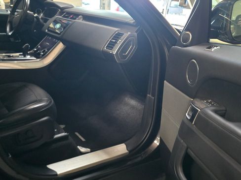 Used 2019 Land Rover Range Rover Sport HSE image 10