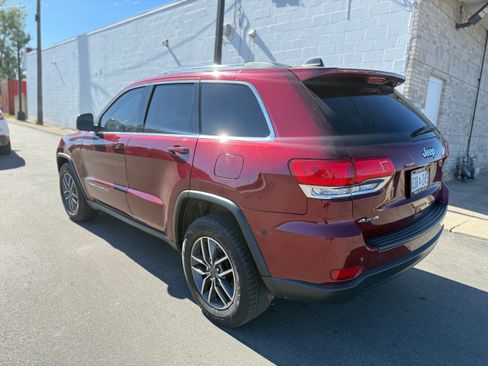Used 2019 Jeep Grand Cherokee Laredo image 4
