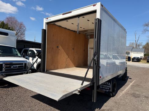 Used 2019 Ford E-350 and Econoline 350 image 9