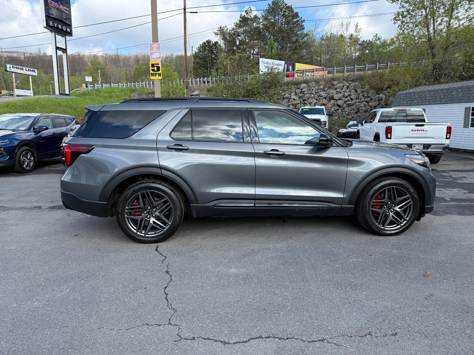 Used 2025 Ford Explorer ST AWD/4WD image 6