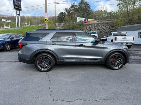 Used 2025 Ford Explorer ST AWD/4WD image 6