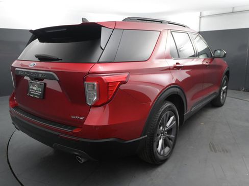 Used 2022 Ford Explorer XLT image 5
