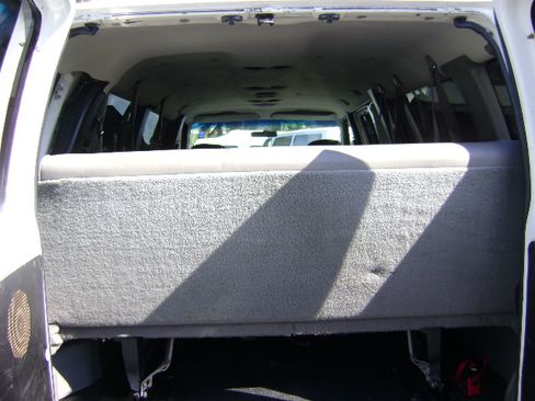 Used 1998 Ford E-350 and Econoline 350 Club Wagon image 9