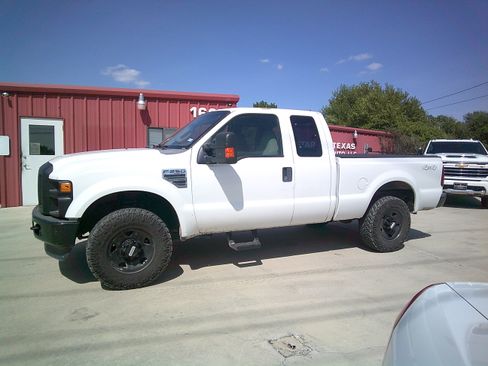 Used 2009 Ford F250 XL AWD/4WD image 2