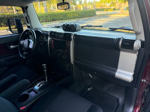 Used 2007 Toyota FJ Cruiser image 12