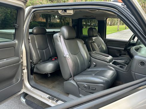Used 2005 Chevrolet Silverado 2500 4x4 Extended Cab image 36