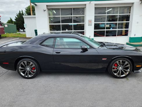 Used 2014 Dodge Challenger SRT8 RWD image 6