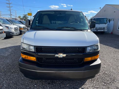 Used 2019 Chevrolet Express 3500 image 2