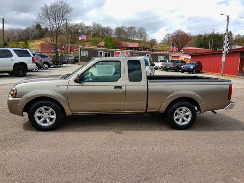Used 2004 Nissan Frontier XE image 9