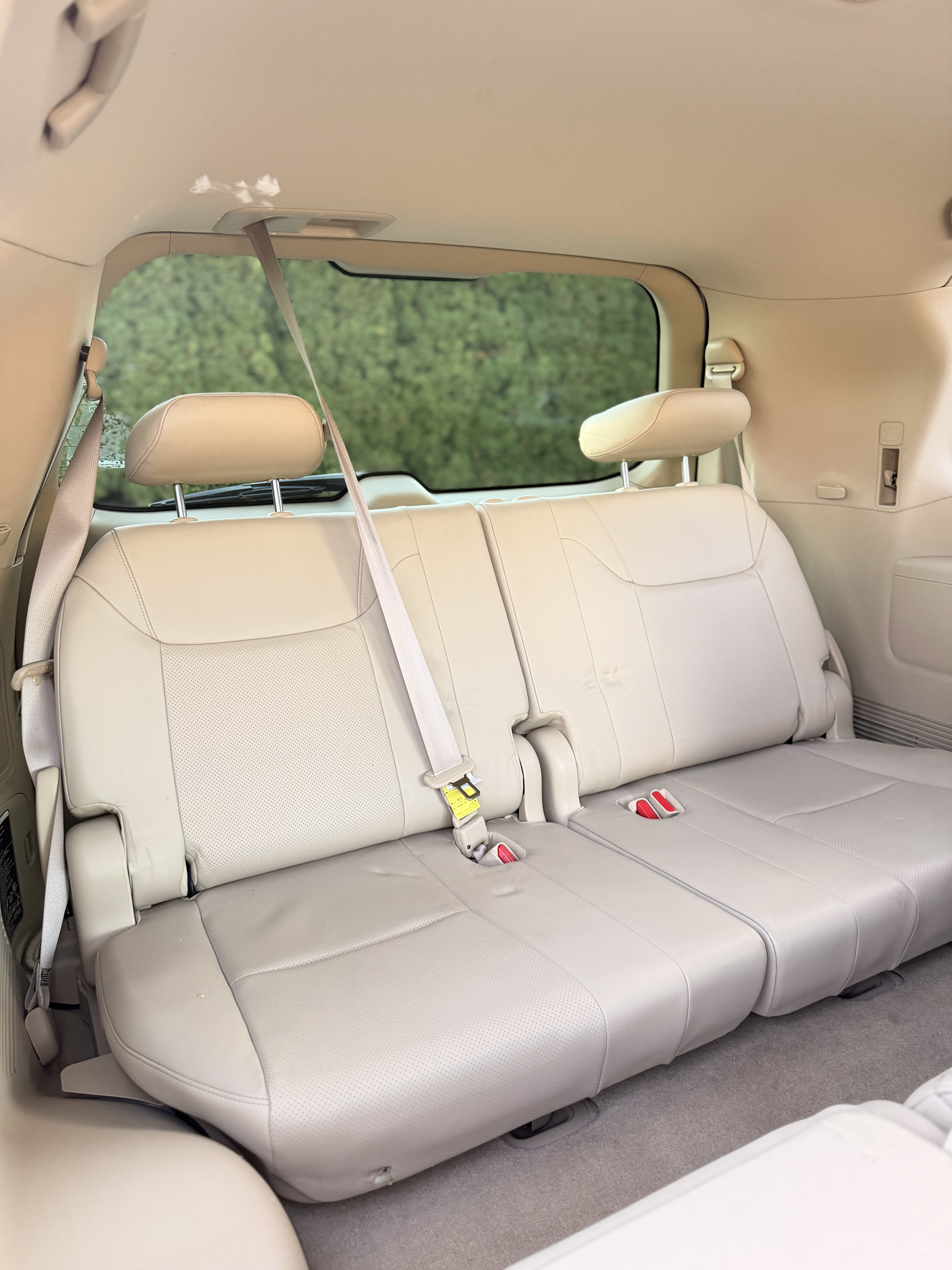 Used 2009 Lexus LX 570 4WD w/ 3rd Row & Luxury Pkg image 13