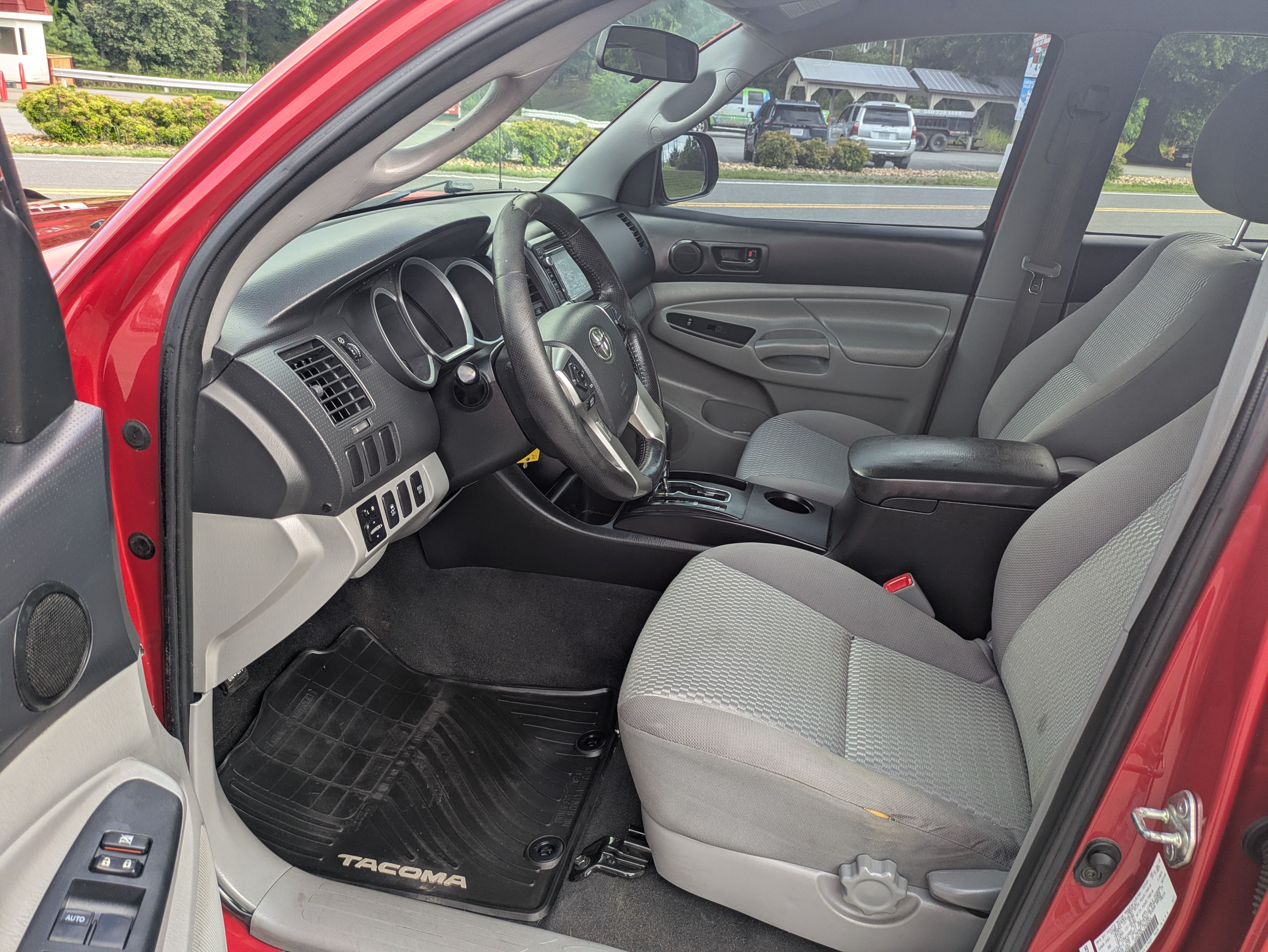 Used 2015 Toyota Tacoma 4x4 Double Cab image 4
