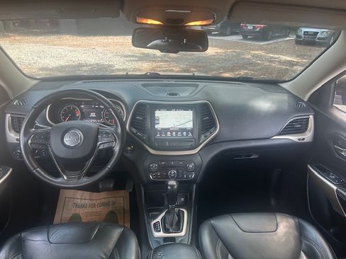 Used 2018 Jeep Cherokee FWD Limited image 21