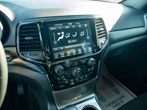 Used 2020 Jeep Grand Cherokee Altitude image 13