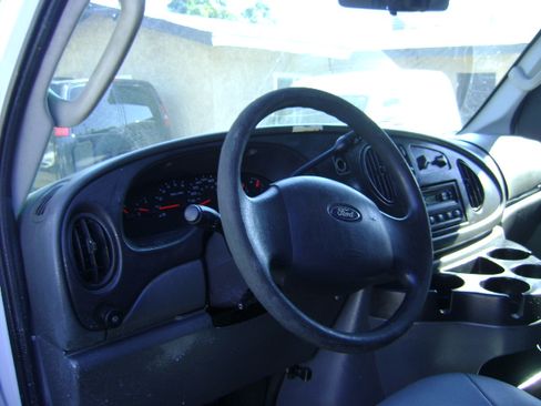 Used 2007 Ford E-250 and Econoline 250 Extended RWD image 9