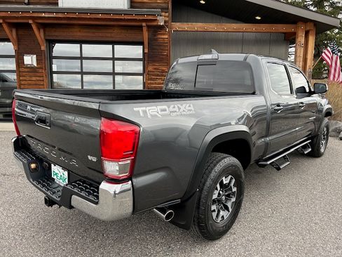 Used 2017 Toyota Tacoma TRD Off-Road image 6