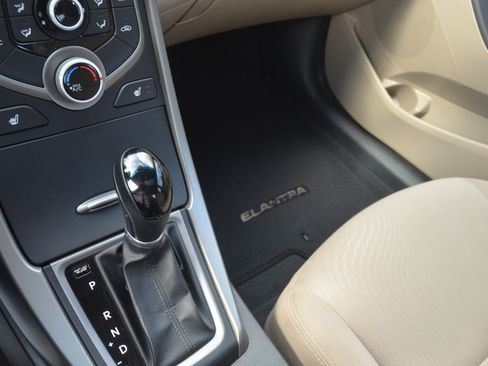 Used 2016 Hyundai Elantra Value Edition image 17