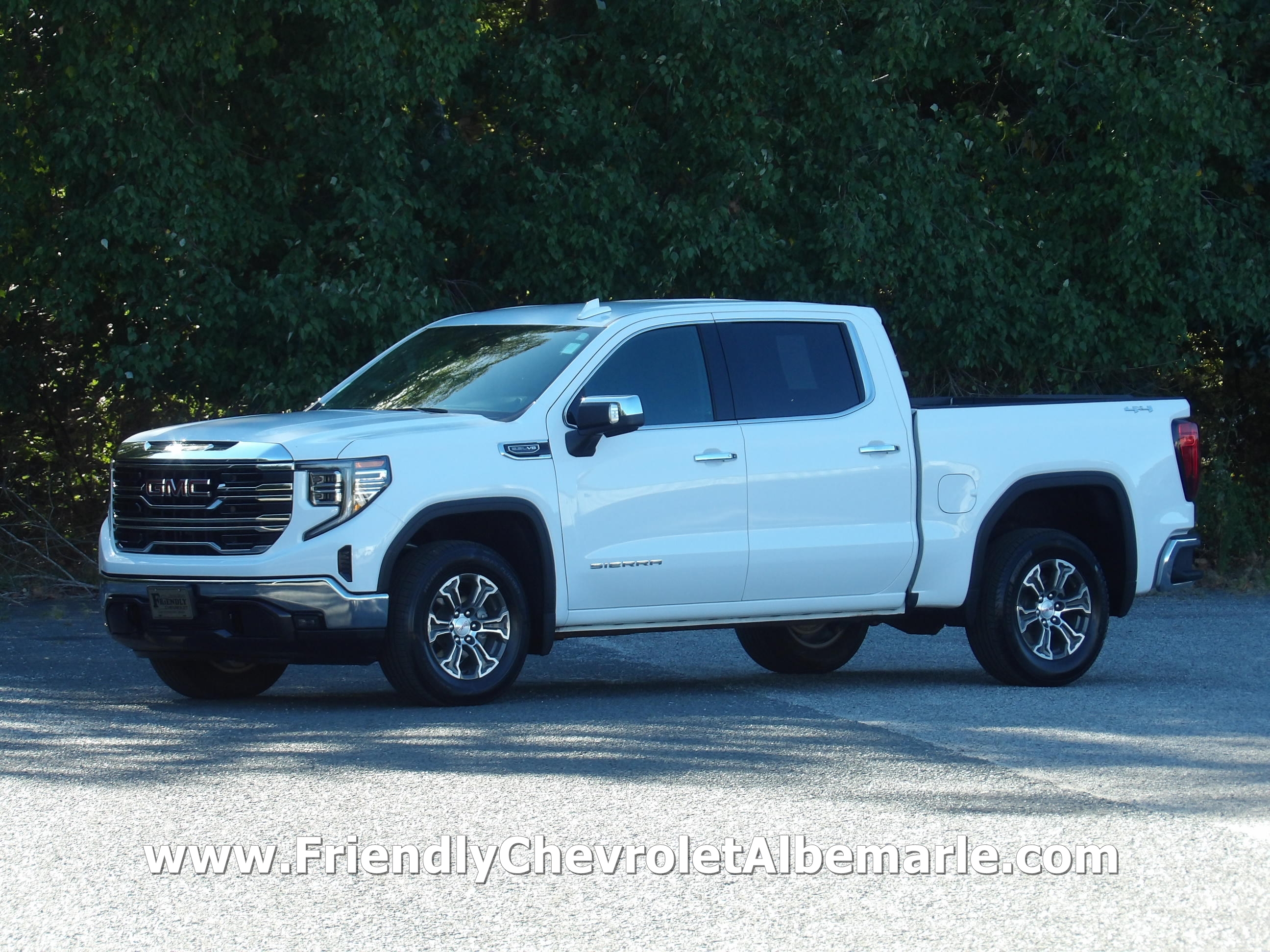Used 2026 GMC Sierra 1500 4x4 Crew Cab SLT image 1