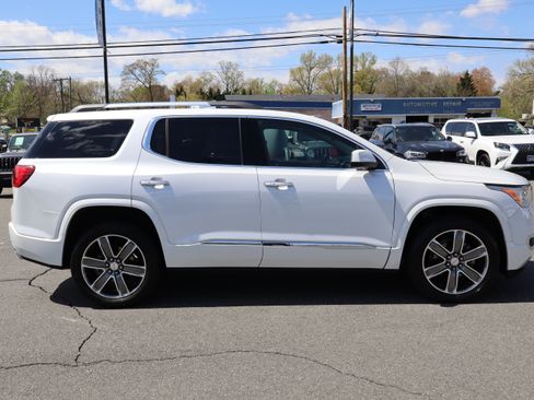 Used 2019 GMC Acadia Denali image 9